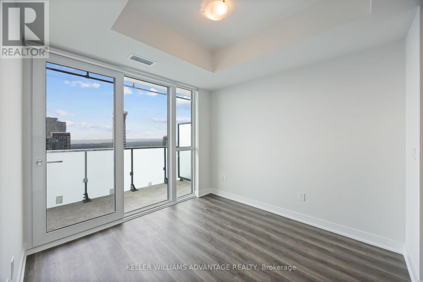 4703 - 430 Square One Drive, Mississauga, Ontario  L5B 0L6 - Photo 13 - W12215822