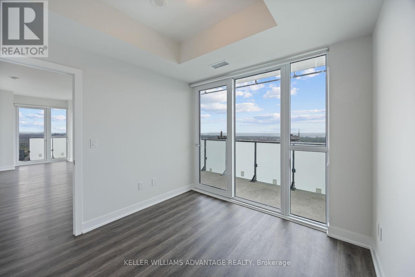4703 - 430 Square One Drive, Mississauga, Ontario  L5B 0L6 - Photo 14 - W12215822