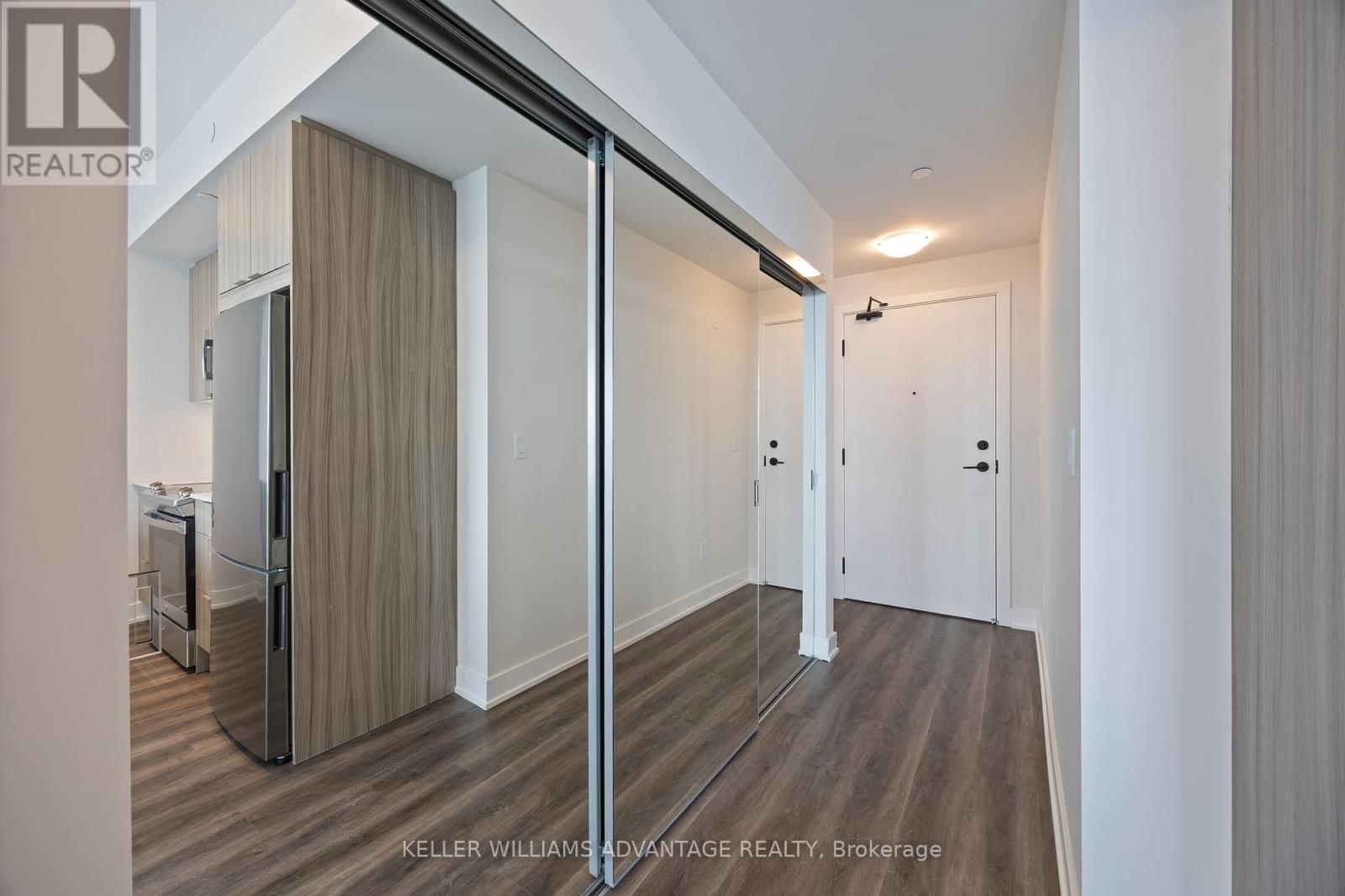 4703 - 430 Square One Drive, Mississauga, Ontario  L5B 0L6 - Photo 2 - W12215822