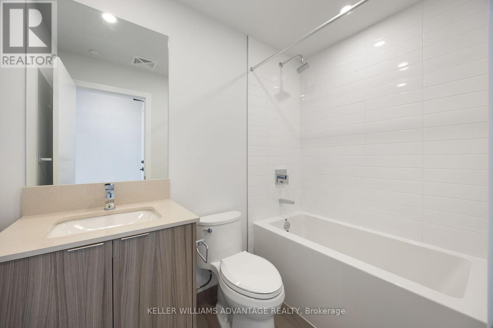 4703 - 430 Square One Drive, Mississauga, Ontario  L5B 0L6 - Photo 28 - W12215822