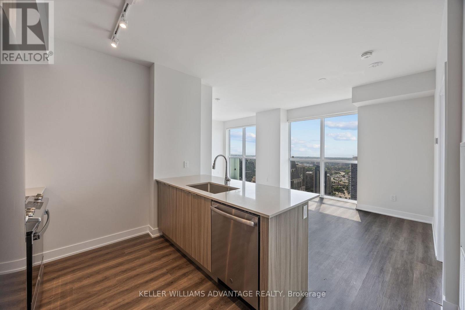 4703 - 430 Square One Drive, Mississauga, Ontario  L5B 0L6 - Photo 6 - W12215822