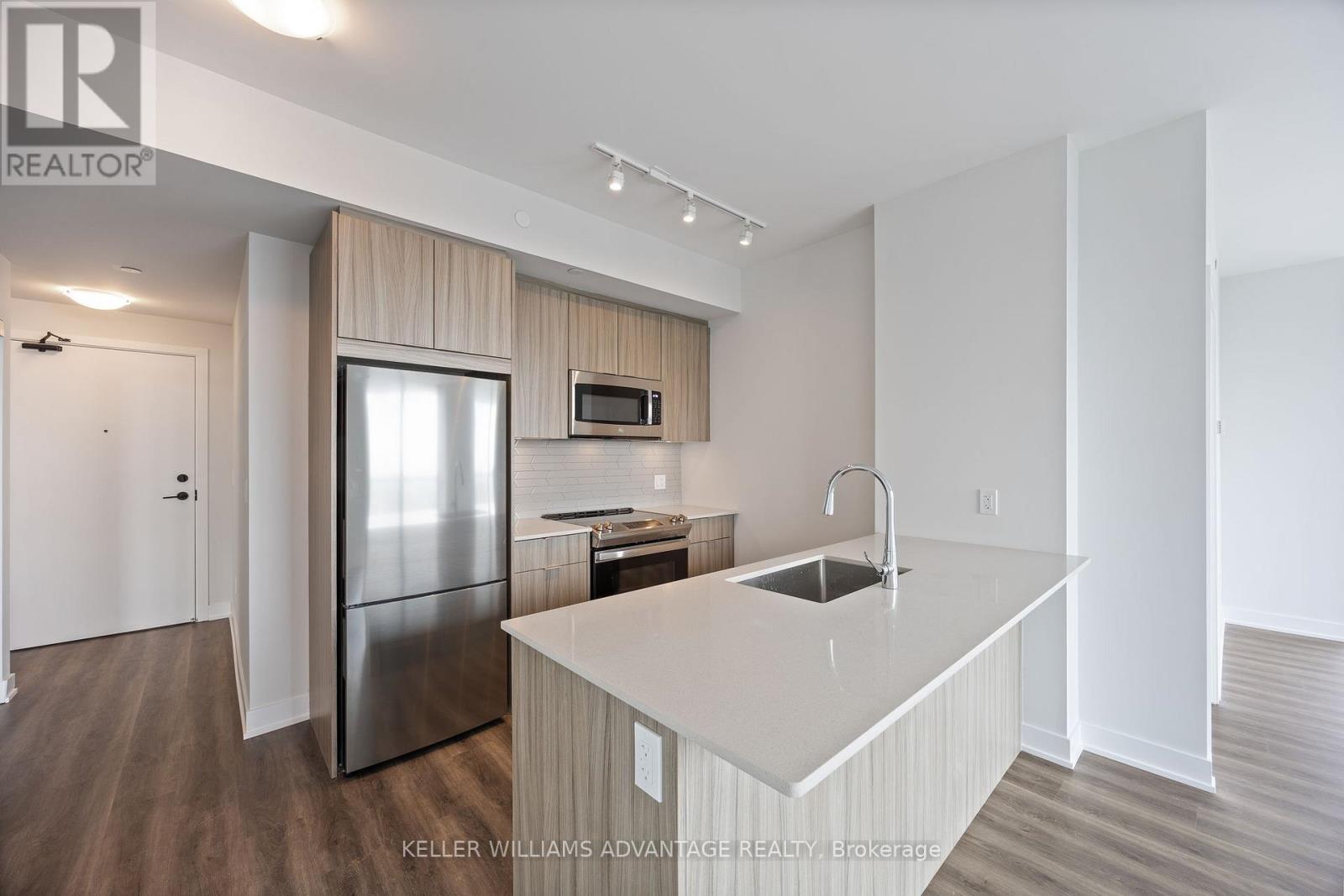 4703 - 430 Square One Drive, Mississauga, Ontario  L5B 0L6 - Photo 7 - W12215822