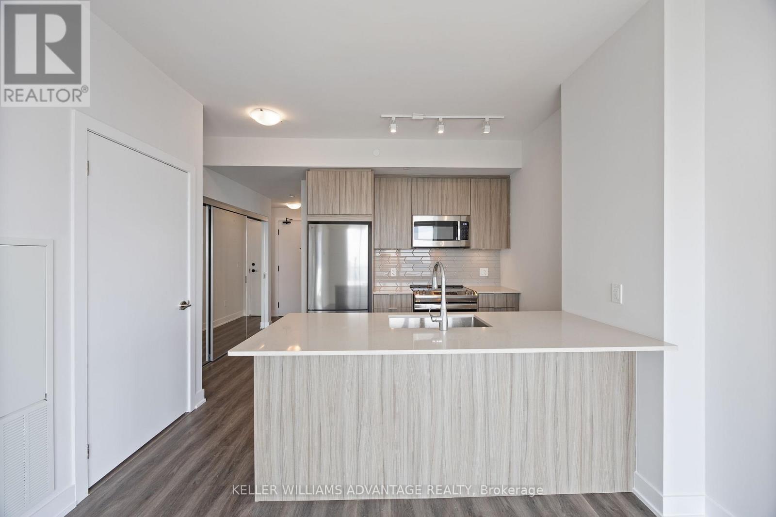 4703 - 430 Square One Drive, Mississauga, Ontario  L5B 0L6 - Photo 8 - W12215822