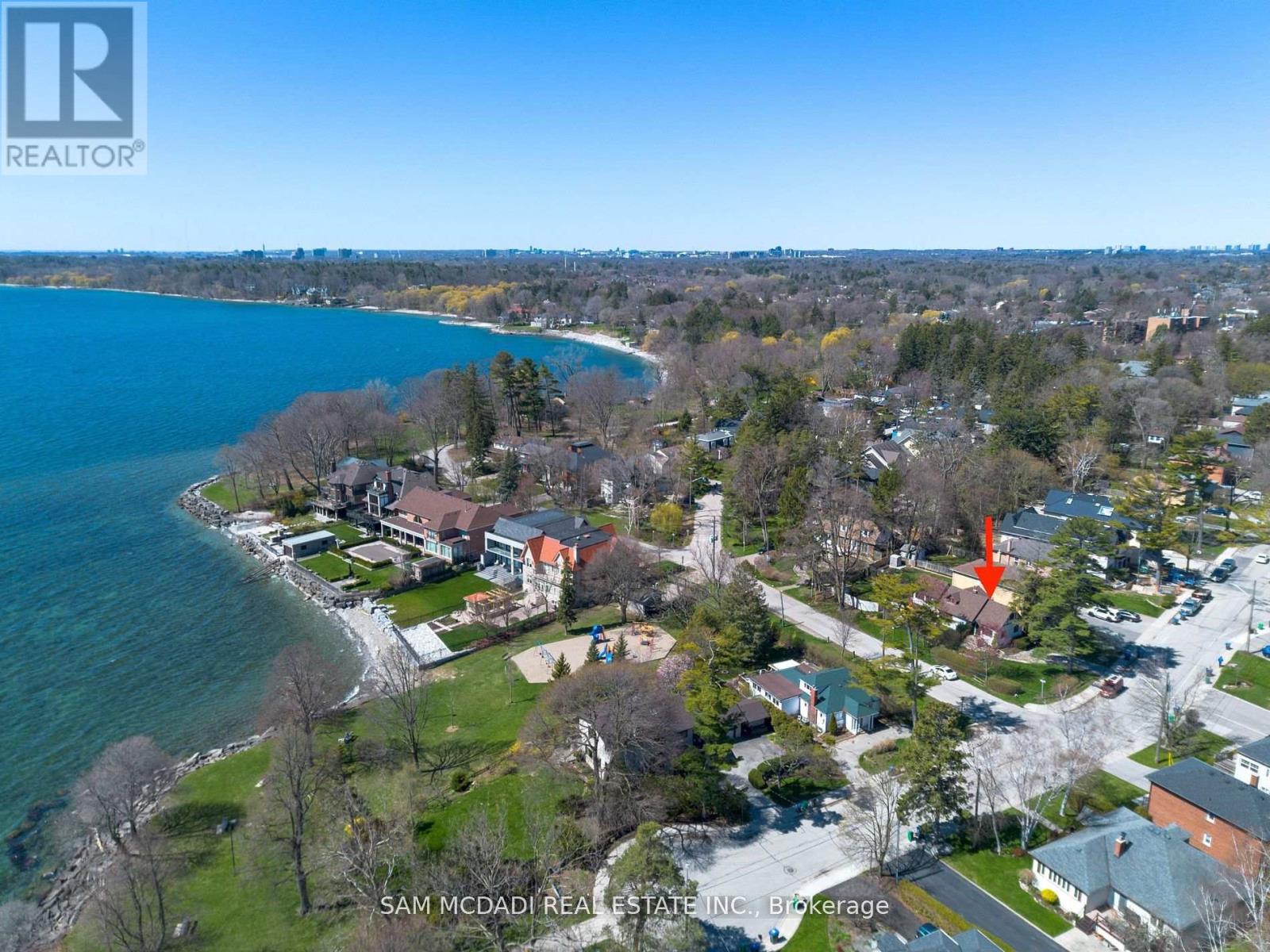 62 Maple Avenue S, Mississauga (Port Credit), Ontario  L5H 2R6 - Photo 1 - W12215840