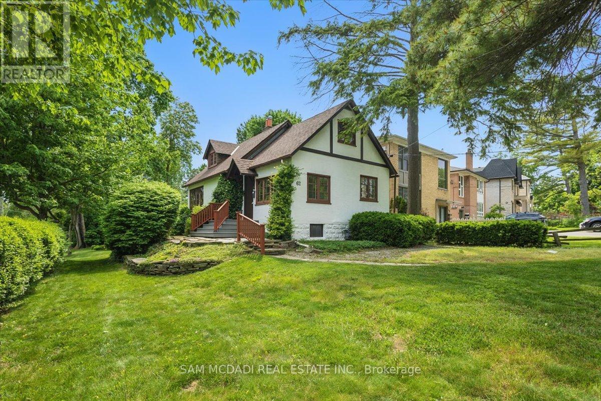 62 Maple Avenue S, Mississauga (Port Credit), Ontario  L5H 2R6 - Photo 3 - W12215840