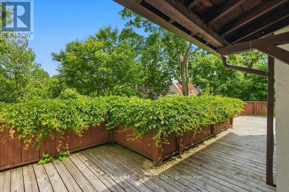62 Maple Avenue S, Mississauga (Port Credit), Ontario  L5H 2R6 - Photo 37 - W12215840