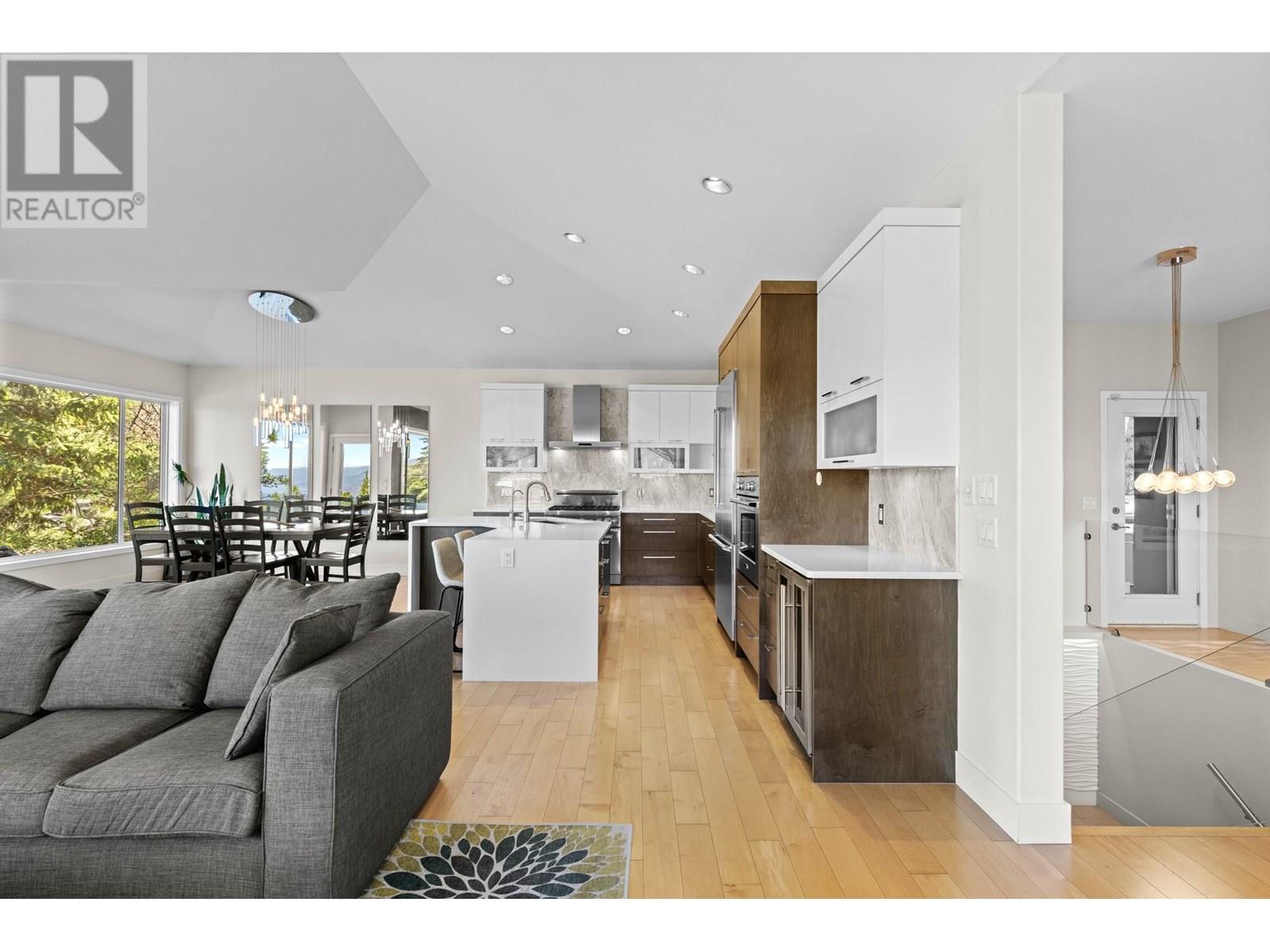 248 Magic Drive, Kelowna, British Columbia  V1V 1N2 - Photo 10 - 10351627