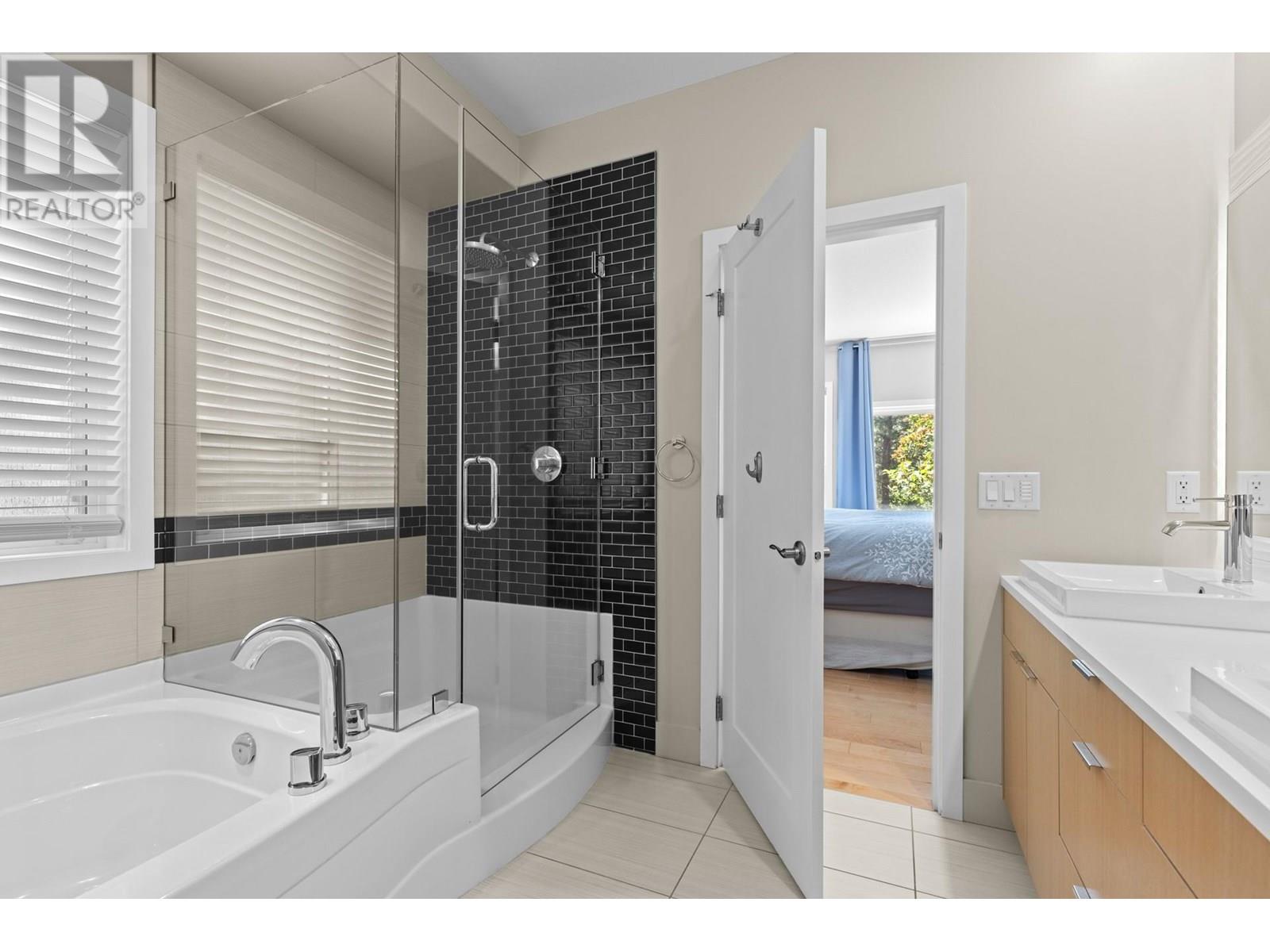 248 Magic Drive, Kelowna, British Columbia  V1V 1N2 - Photo 33 - 10351627