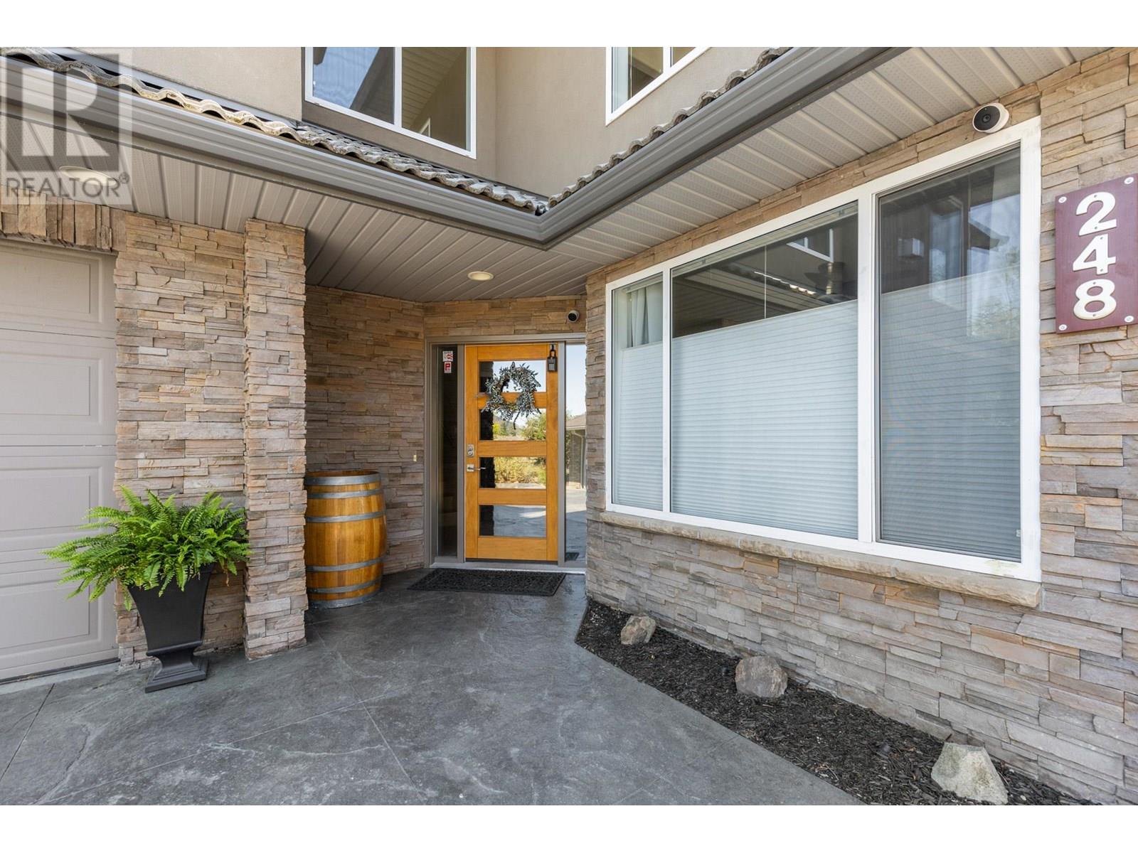248 Magic Drive, Kelowna, British Columbia  V1V 1N2 - Photo 5 - 10351627