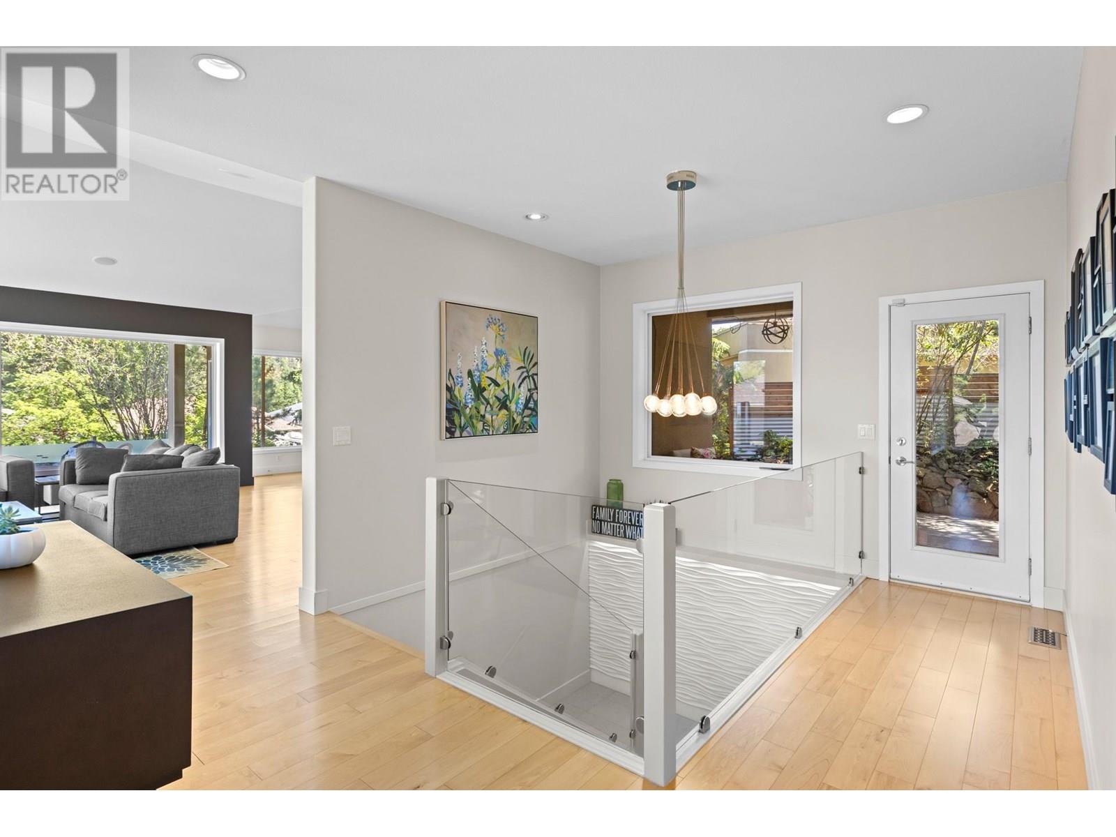 248 Magic Drive, Kelowna, British Columbia  V1V 1N2 - Photo 8 - 10351627