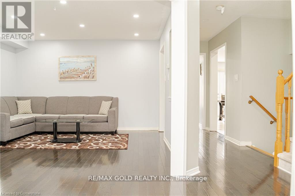 217 Thomas Avenue, Brantford, Ontario  N3S 0E2 - Photo 6 - X12215676