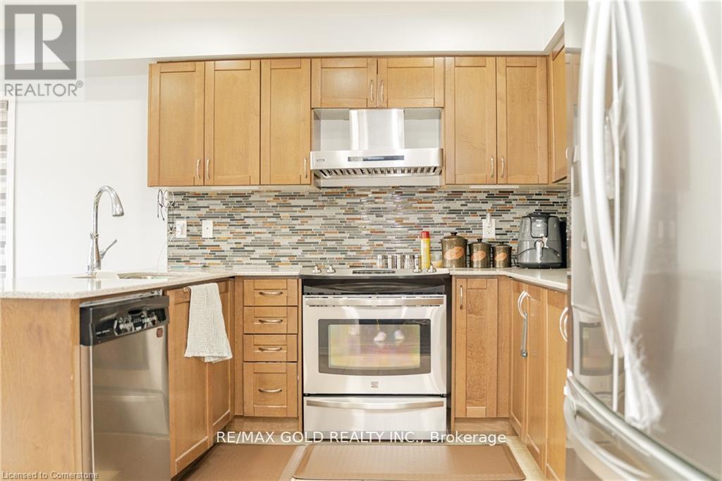 217 Thomas Avenue, Brantford, Ontario  N3S 0E2 - Photo 9 - X12215676