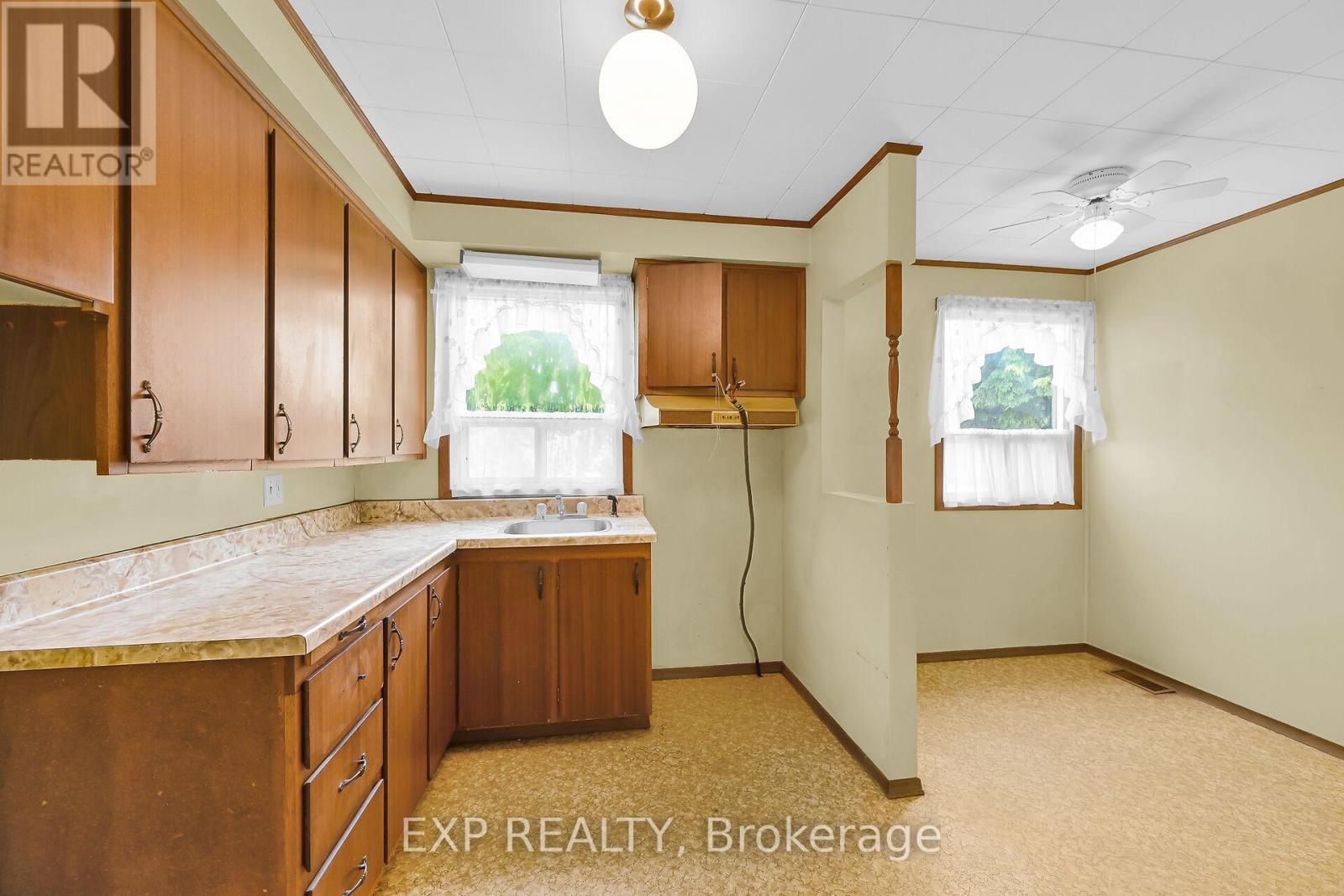 58 Malton Drive, Hamilton (Kennedy), Ontario  L9B 1E7 - Photo 8 - X12215684