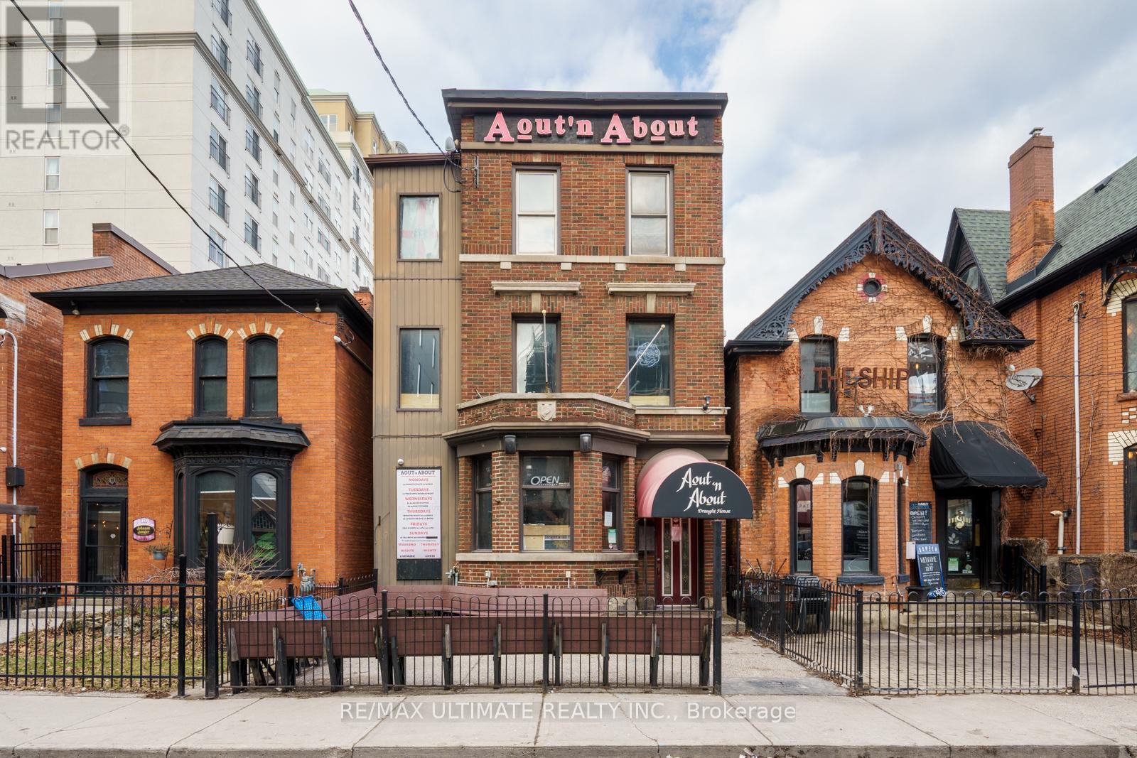 21 AUGUSTA STREET, Hamilton, Ontario