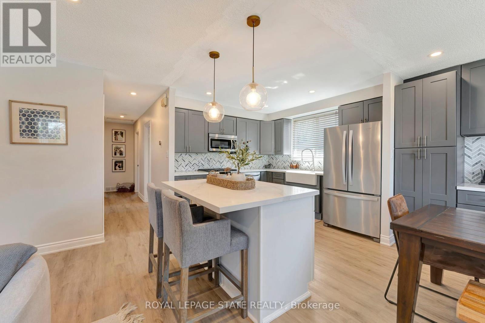 15 Elsa Court, Hamilton (Gilkson), Ontario  L9C 4R7 - Photo 11 - X12215727