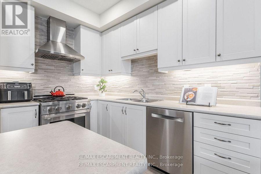 41 Foothills Lane, Hamilton (Winona), Ontario  L8E 0K1 - Photo 8 - X12215793