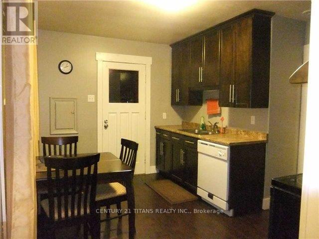 49 Dietz Avenue S, Waterloo, Ontario  N2L 2J8 - Photo 10 - X12215841