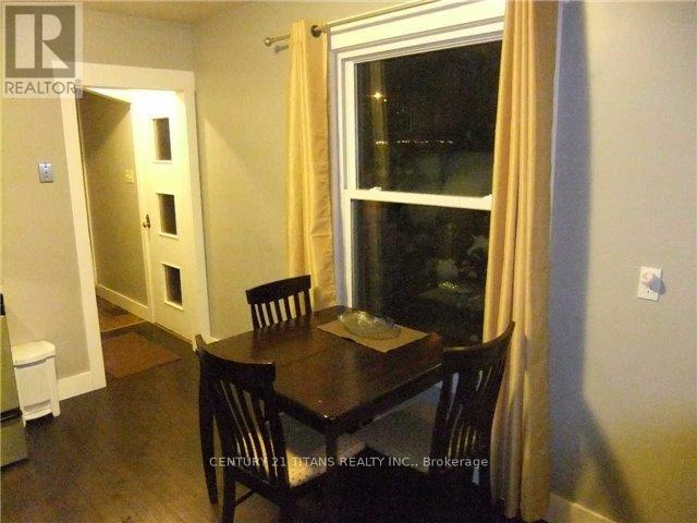 49 Dietz Avenue S, Waterloo, Ontario  N2L 2J8 - Photo 11 - X12215841