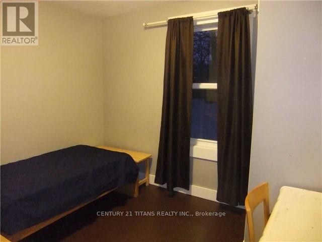 49 Dietz Avenue S, Waterloo, Ontario  N2L 2J8 - Photo 16 - X12215841