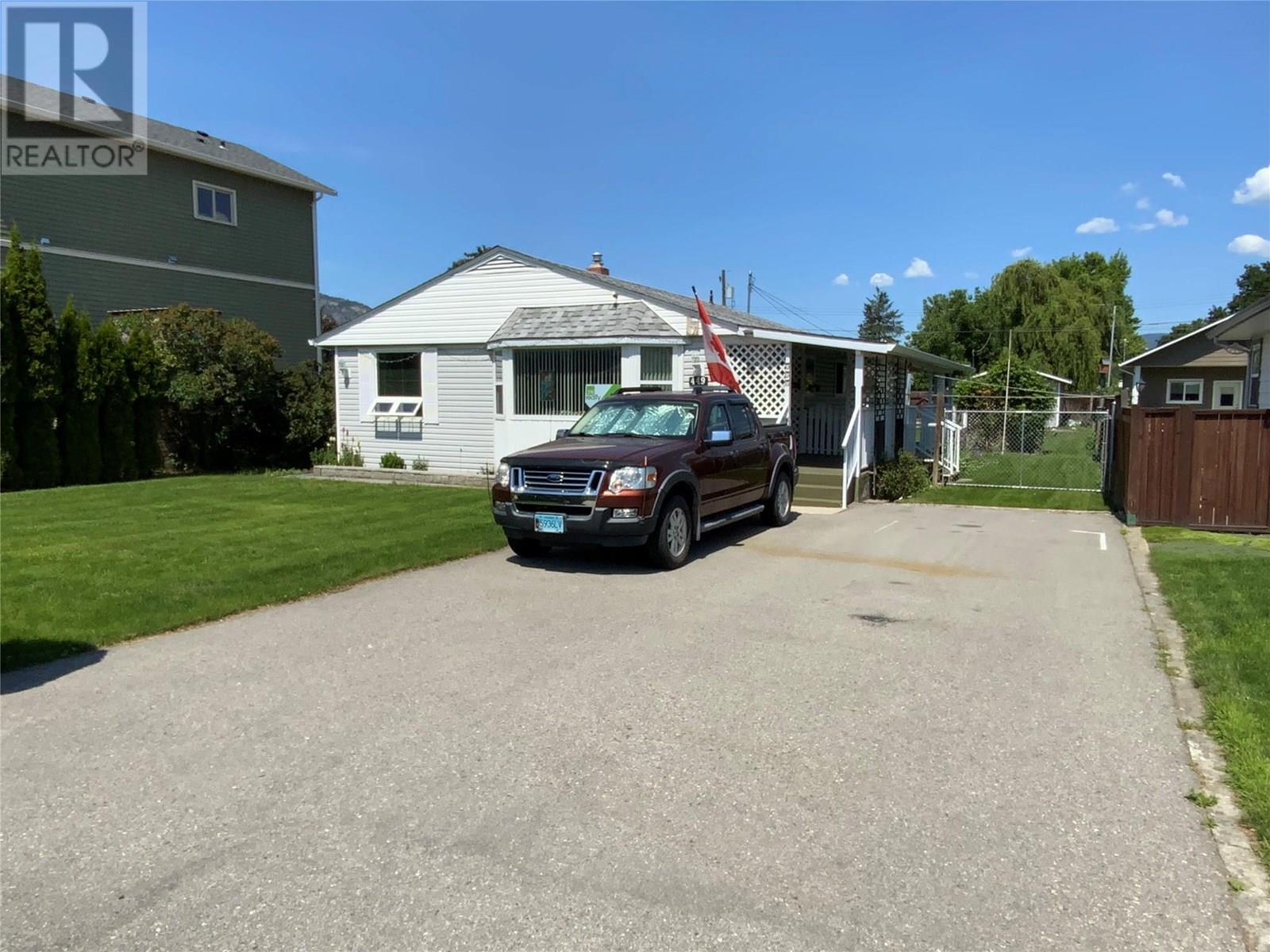 449 Conklin Avenue, Penticton, British Columbia  V2A 2T3 - Photo 2 - 10351937