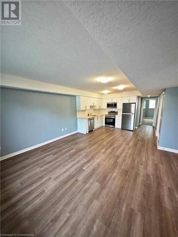 243 Chapel Hill Drive Unit# 54, Kitchener, Ontario  N2R 1N3 - Photo 2 - 40740335