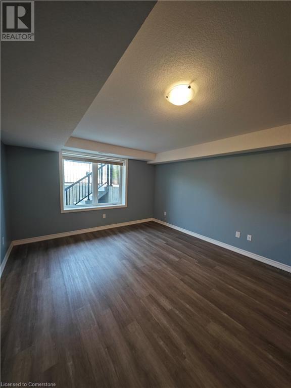 243 Chapel Hill Drive Unit# 54, Kitchener, Ontario  N2R 1N3 - Photo 5 - 40740335