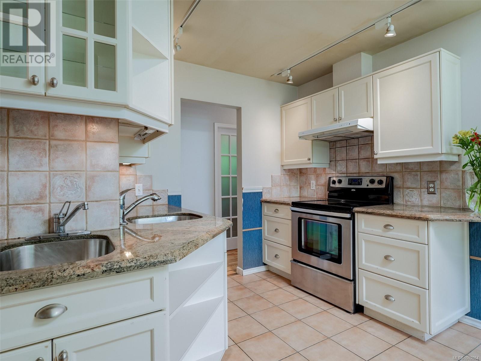 Property at 111 Marler Dr image 4