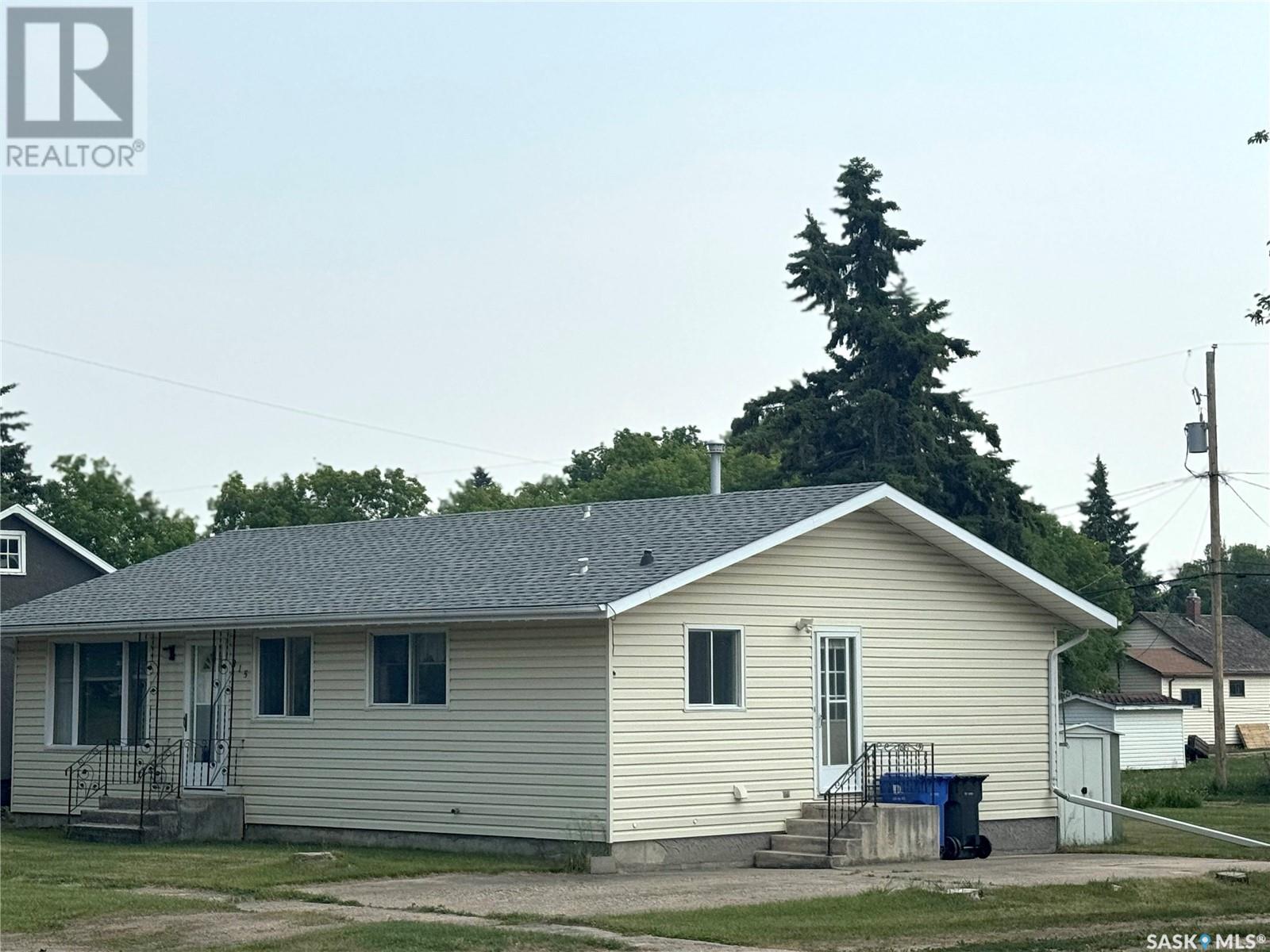 215 1st AVENUE W, hafford, Saskatchewan