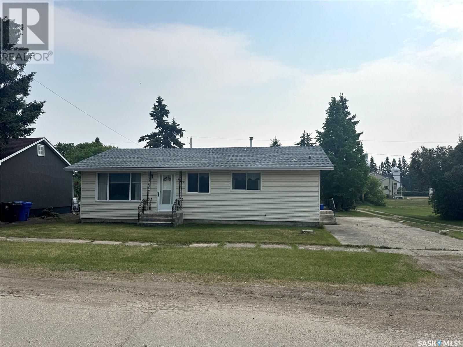 215 1st Avenue W, Hafford, Saskatchewan  S0J 1A0 - Photo 2 - SK009246