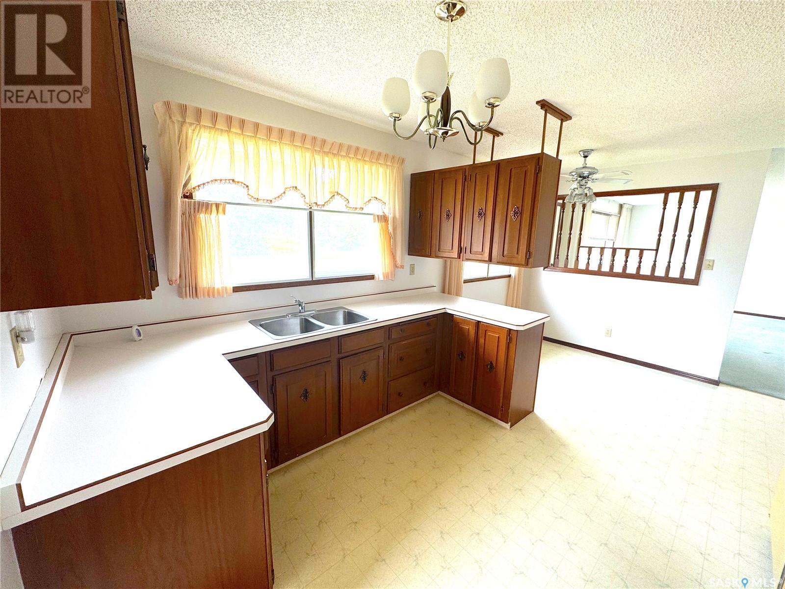 215 1st Avenue W, Hafford, Saskatchewan  S0J 1A0 - Photo 6 - SK009246