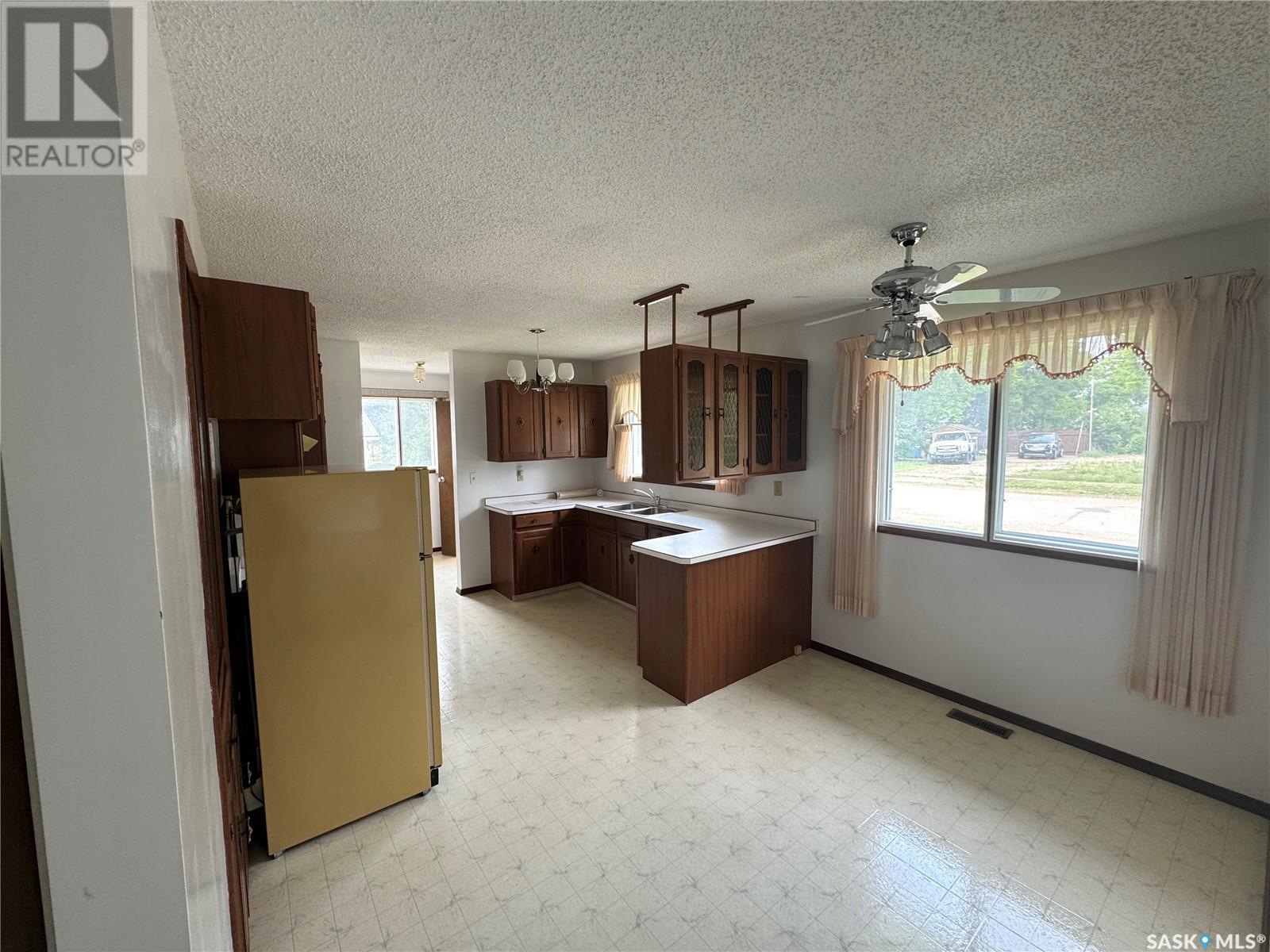 215 1st Avenue W, Hafford, Saskatchewan  S0J 1A0 - Photo 9 - SK009246