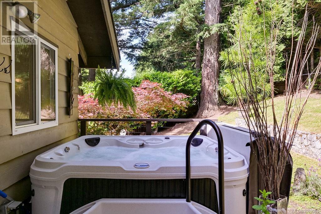 956 Royal Oak Dr, Saanich, British Columbia  V8X 3T4 - Photo 32 - 1003085