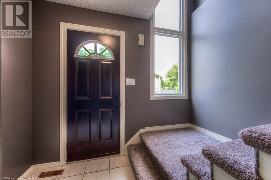 499 Rosemeadow Crescent, Waterloo, Ontario  N2T 2A3 - Photo 3 - 40740601