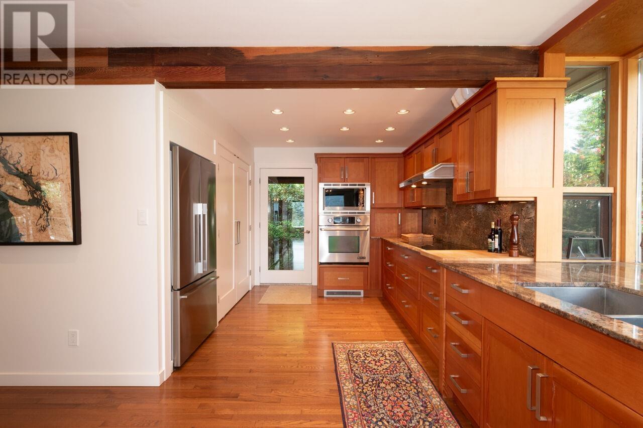 896 Taylor Road, Bowen Island, British Columbia  V0N 1G1 - Photo 16 - R2991337