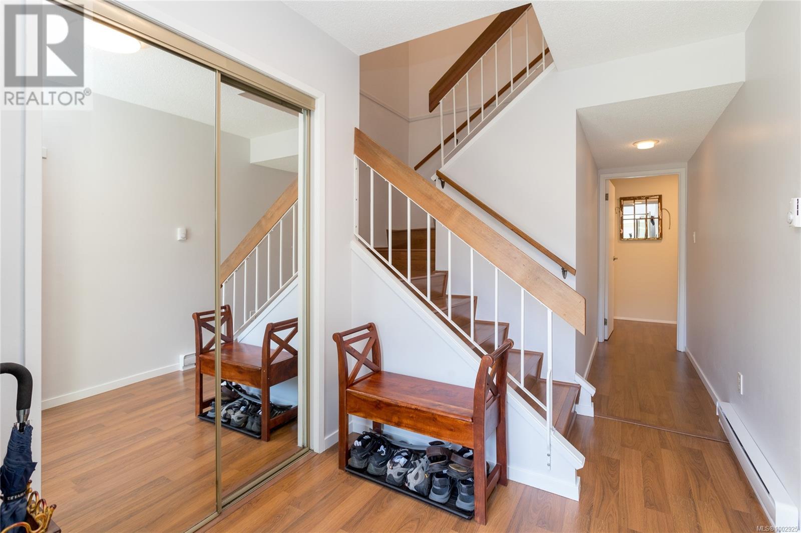 7 2020 White Birch Rd, Sidney, British Columbia  V8L 2R1 - Photo 4 - 1002925