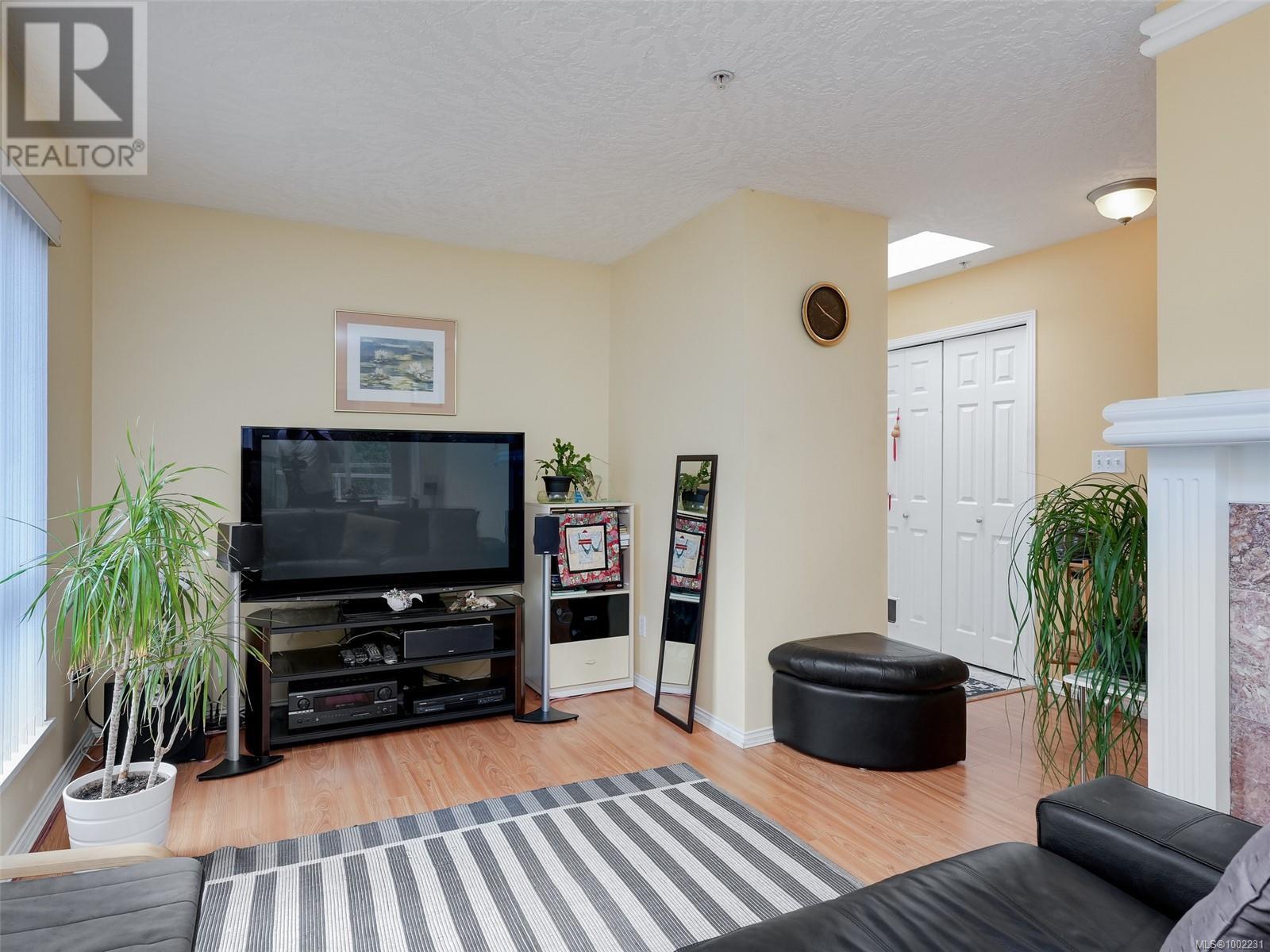402 649 Bay St, Victoria, British Columbia  V8T 5H8 - Photo 2 - 1002231