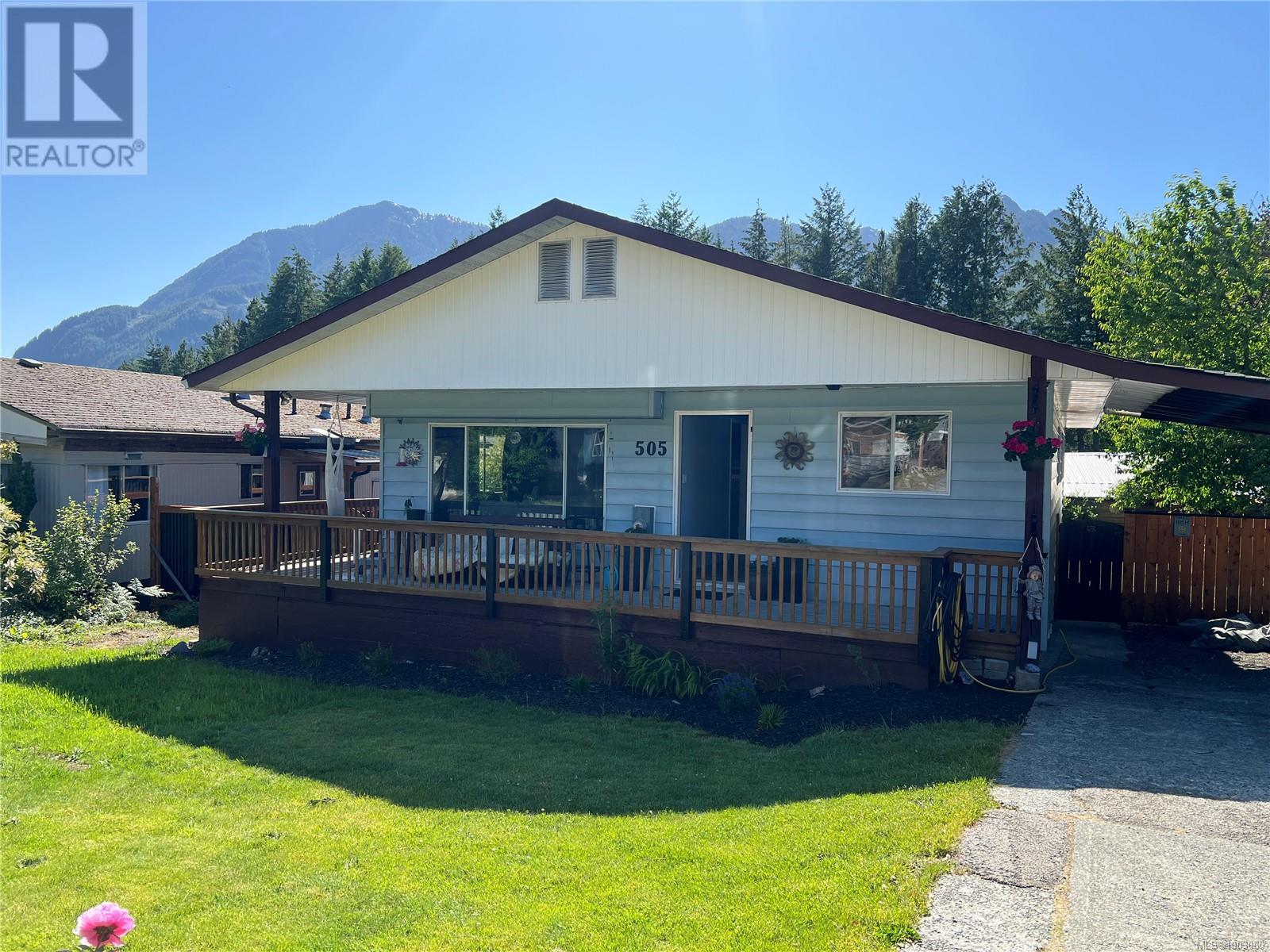 505 Conuma Dr, Gold River, British Columbia