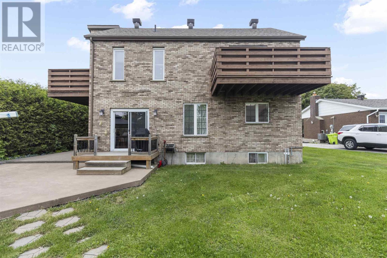 16 Charlotte Dr, Sault Ste. Marie, Ontario  P6B 5S7 - Photo 3 - SM251468
