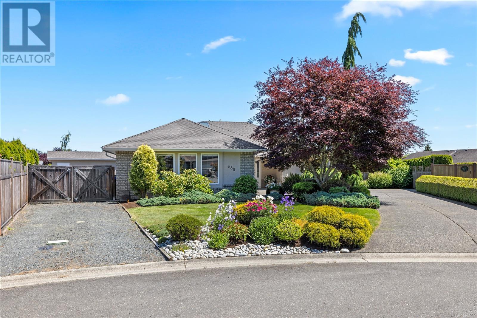 689 Aquarius Pl, Qualicum Beach, British Columbia