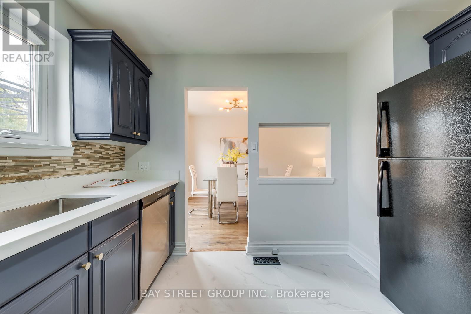 445 Samford Place, Oakville (Wo West), Ontario  L6L 4E7 - Photo 20 - W12211995