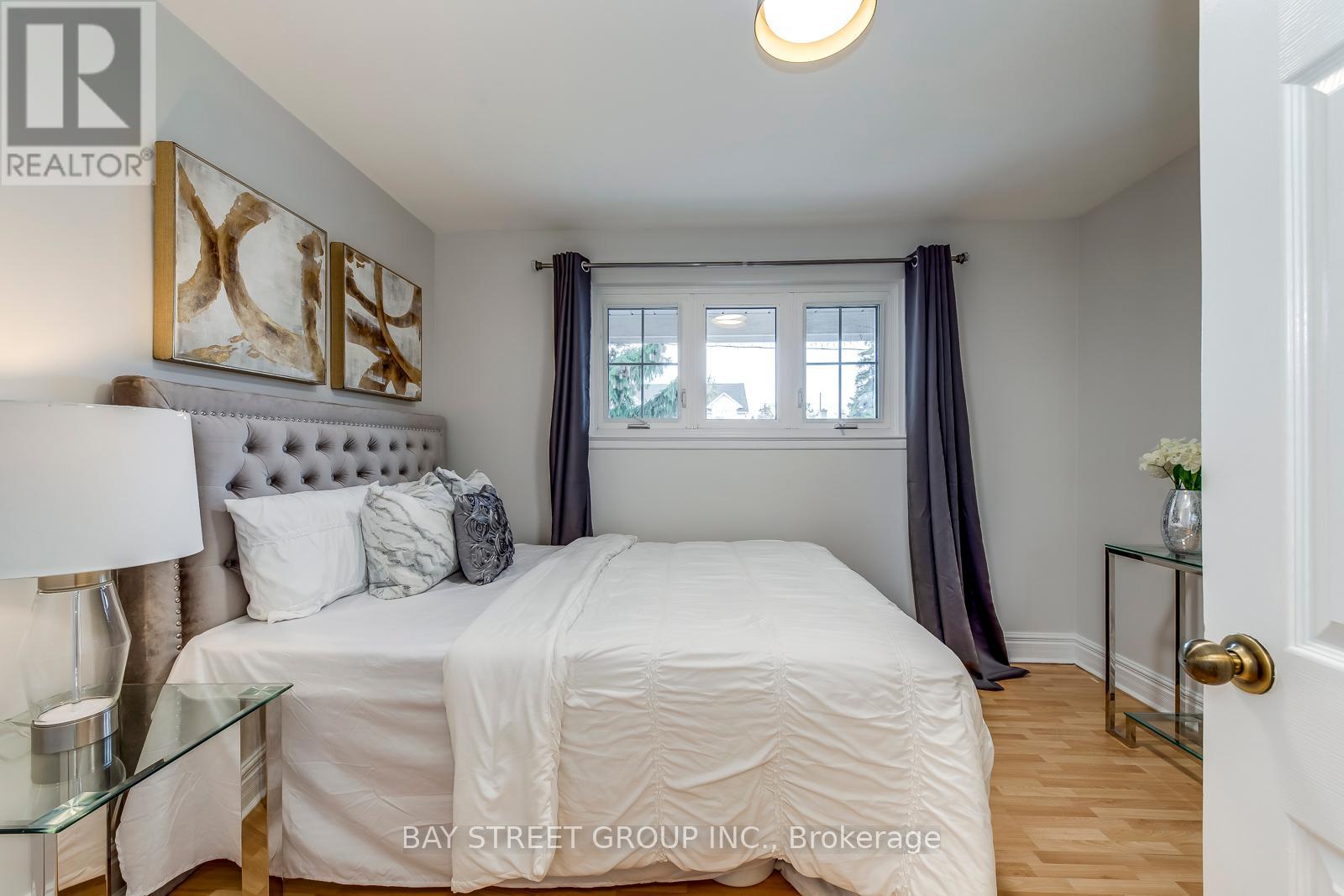 445 Samford Place, Oakville (Wo West), Ontario  L6L 4E7 - Photo 21 - W12211995