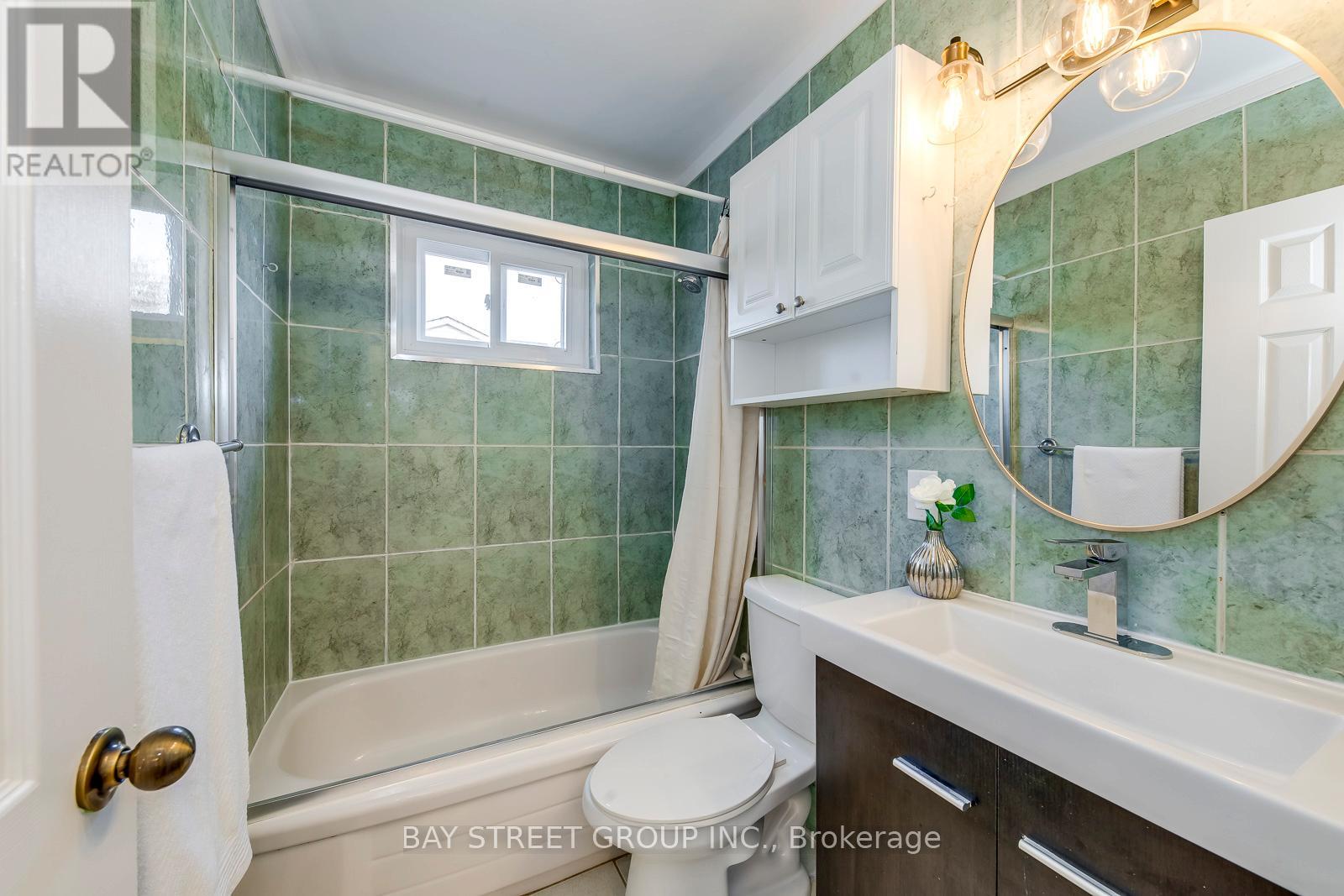445 Samford Place, Oakville (Wo West), Ontario  L6L 4E7 - Photo 25 - W12211995