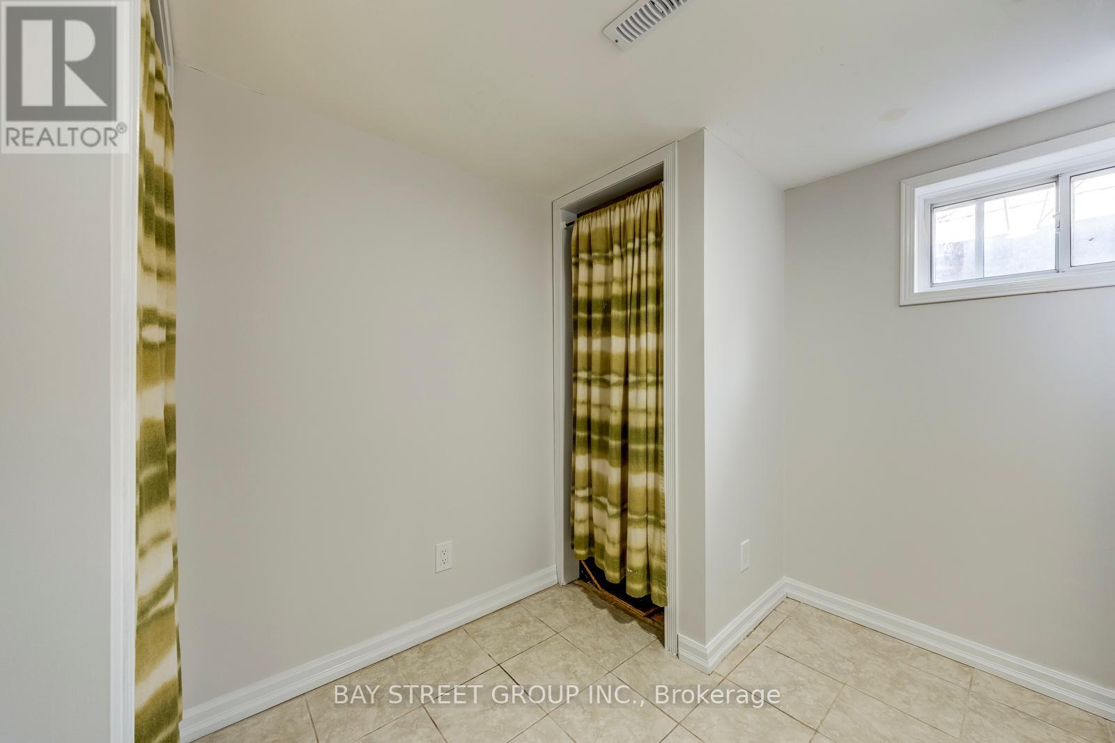 445 Samford Place, Oakville (Wo West), Ontario  L6L 4E7 - Photo 34 - W12211995