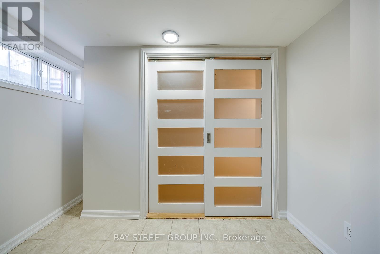 445 Samford Place, Oakville (Wo West), Ontario  L6L 4E7 - Photo 35 - W12211995