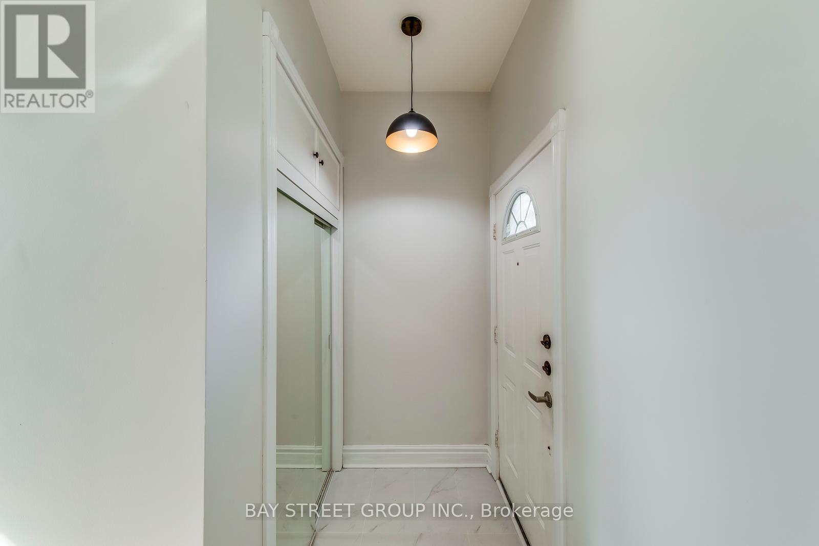 445 Samford Place, Oakville (Wo West), Ontario  L6L 4E7 - Photo 5 - W12211995
