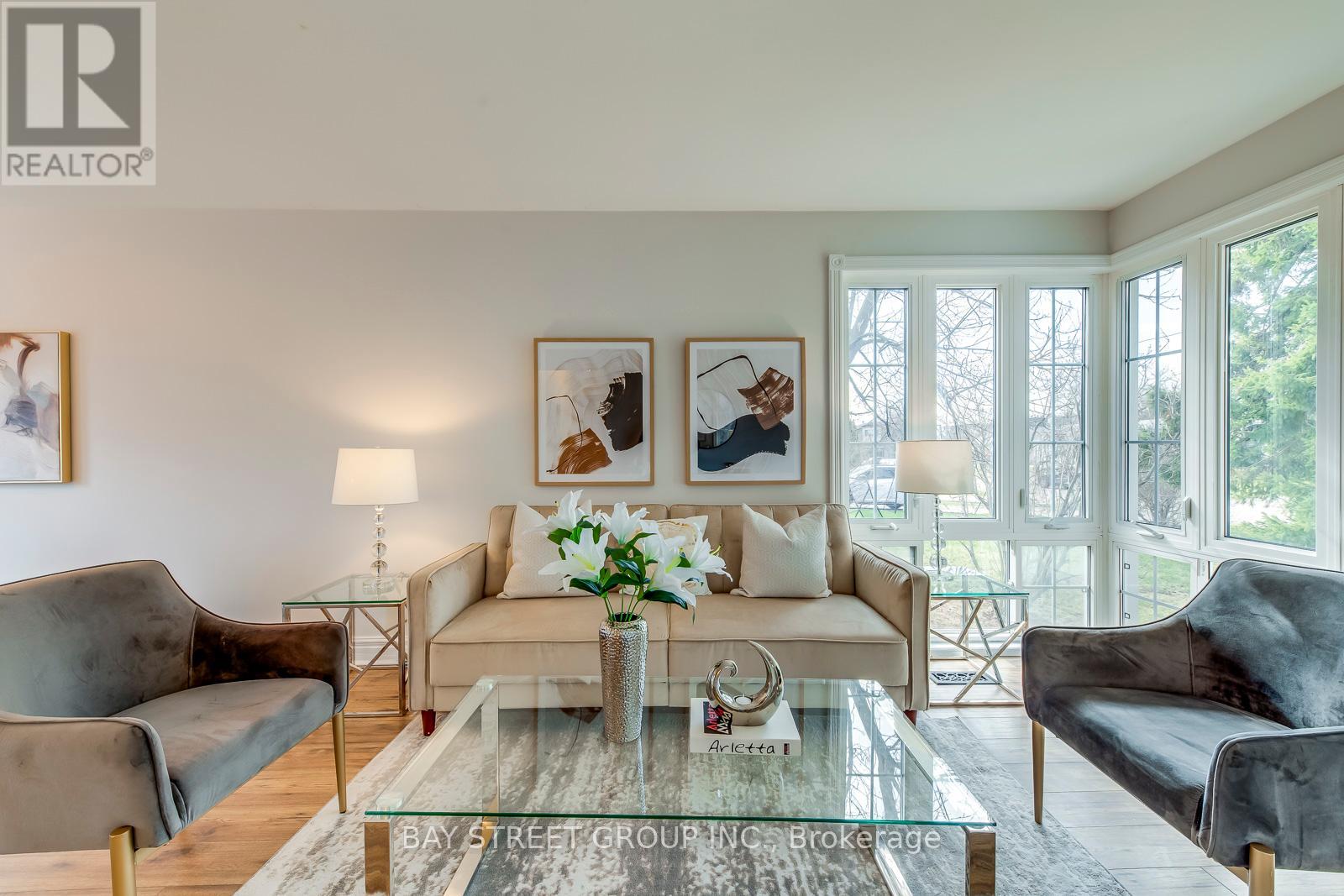 445 Samford Place, Oakville (Wo West), Ontario  L6L 4E7 - Photo 6 - W12211995