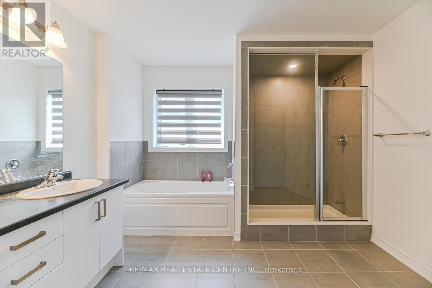 8 Stokes Road, Brant (Paris), Ontario  N3L 3E3 - Photo 22 - X12215951