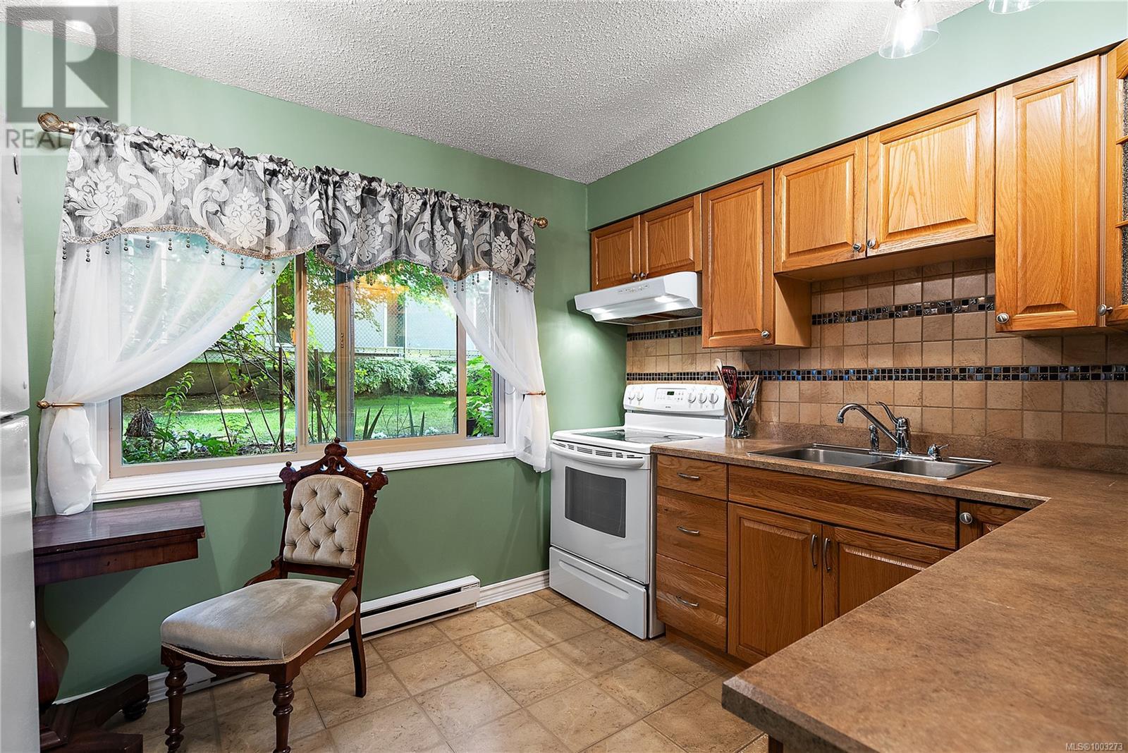 12 477 Lampson St, Esquimalt, British Columbia  V9A 5Z4 - Photo 8 - 1003273