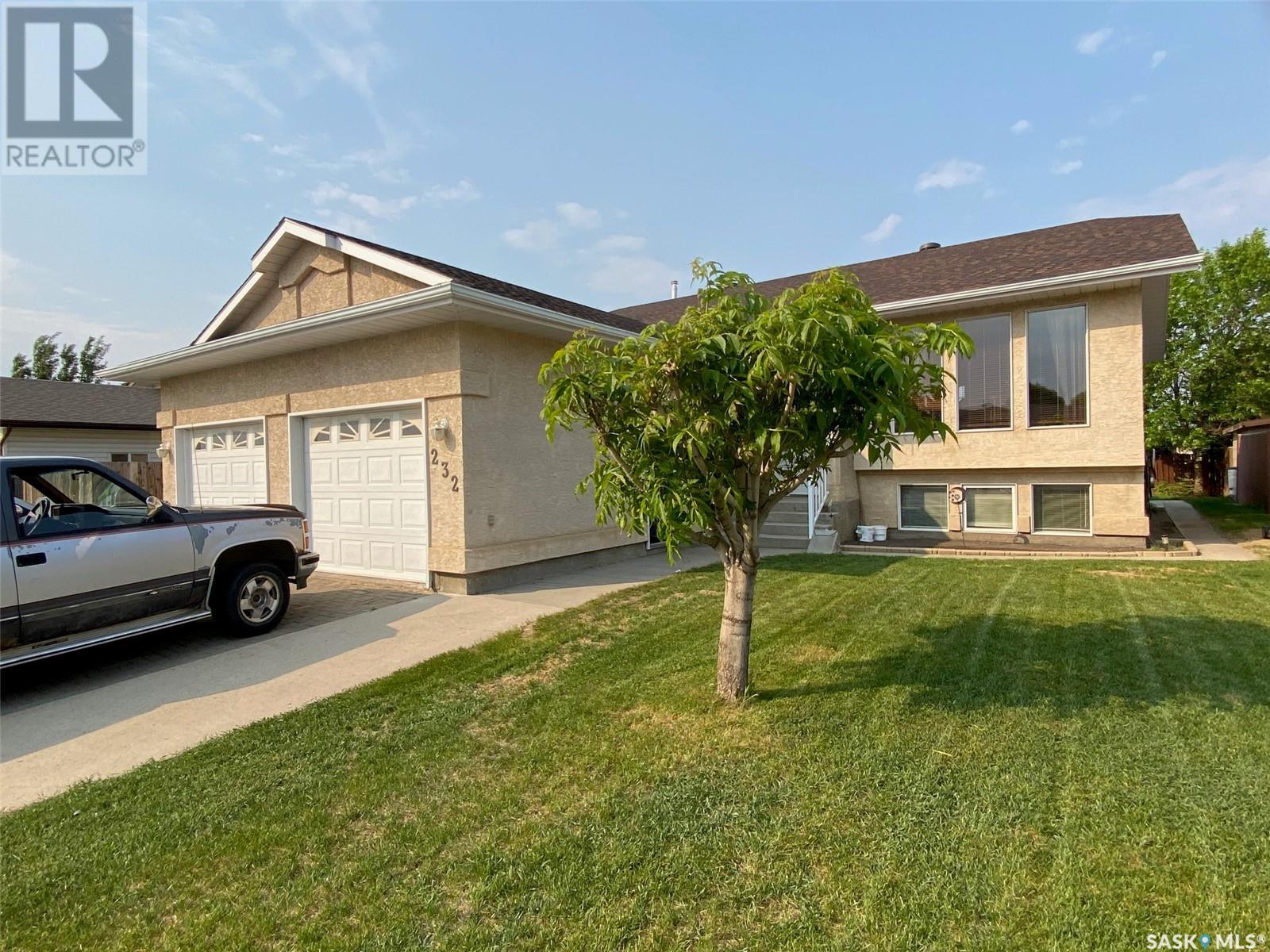 232 Morrison Drive, Yorkton, Saskatchewan  S3N 4A1 - Photo 2 - SK009263