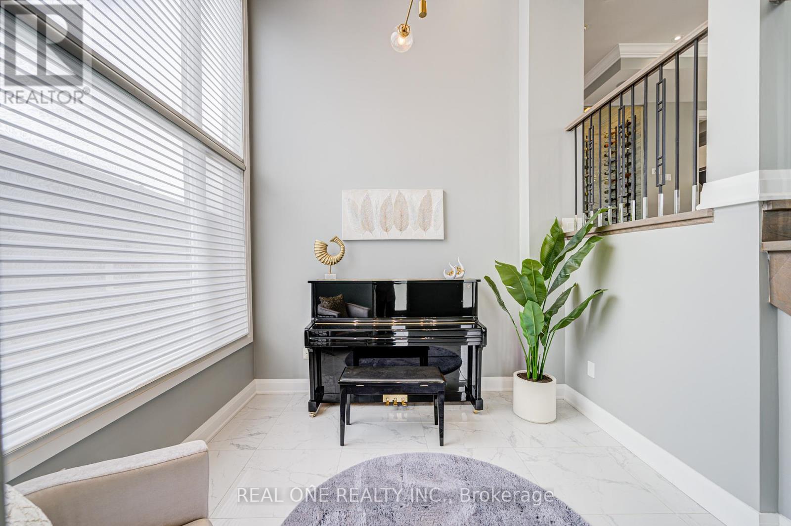 158 Waterloo Avenue, Toronto, Ontario  M3H 3Z1 - Photo 5 - C12209451